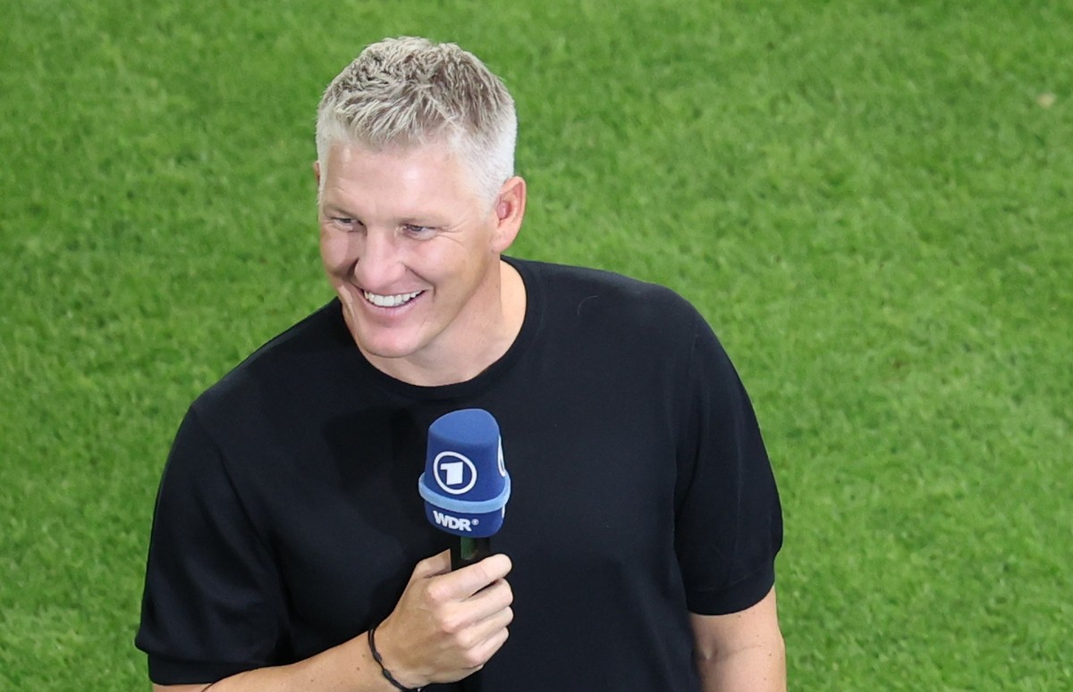 epa11432616 (L-R) German former national player Bastian Schweinsteiger, head coach Julian Nagelsmann of Germany and TV presenter Esther Sedlaczek before the EURO 2024 group A soccer match between Swit ...