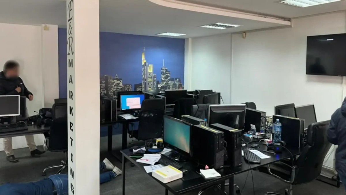 Razzia: Die Polizei hat zwölf Callcenter ausgehoben, von denen aus Betrugsanrufe gestartet wurden.