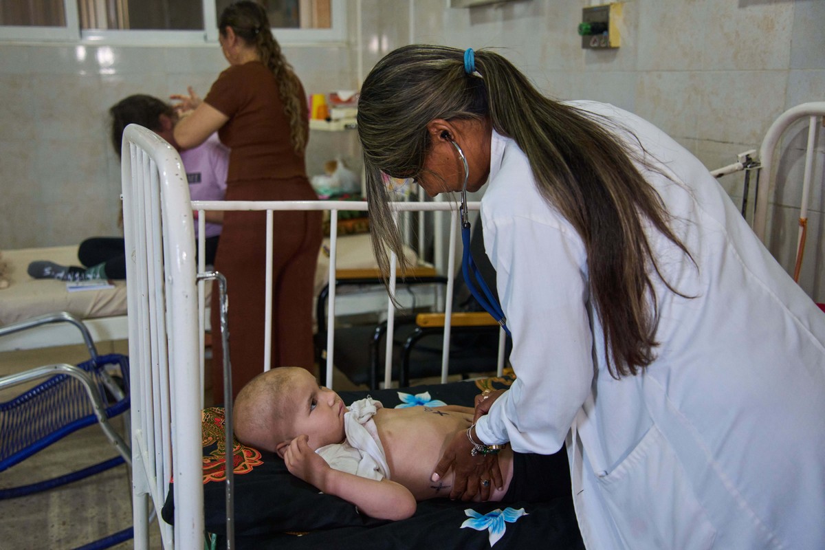 Nashly Zerquera, a 4-year-old cancer patient, is examined by Dr. Yolainy Romero Rodriguez at the National Institute of Oncology and Radiobiology in Havana, Cuba, Wednesday, June 24, 2026. (AP Photo/Ra ...
