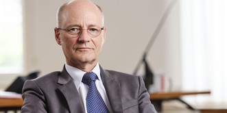 Das musst du über den neuen Schweizer Mafia-Jäger wissen