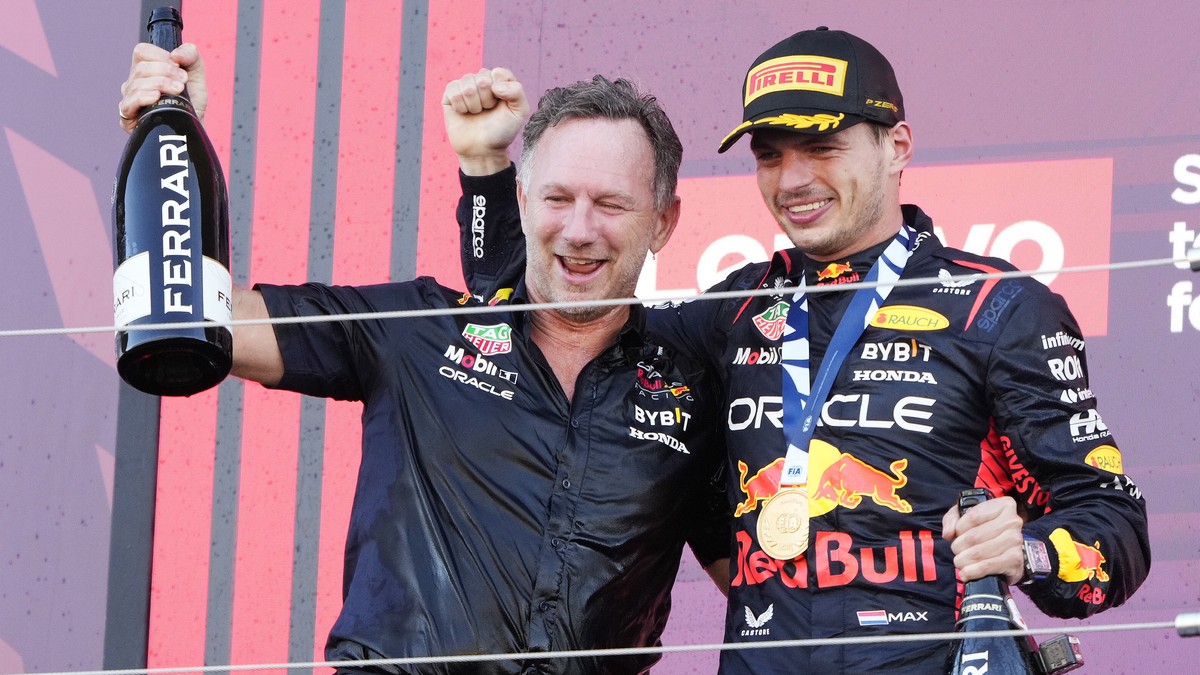 epa10880006 First place Dutch Formula One driver Max Verstappen (R) of Red Bull Racing and Team chief Christian Horner celebrates on the podium during a prize ceremony of the Formula One Japanese Gran ...