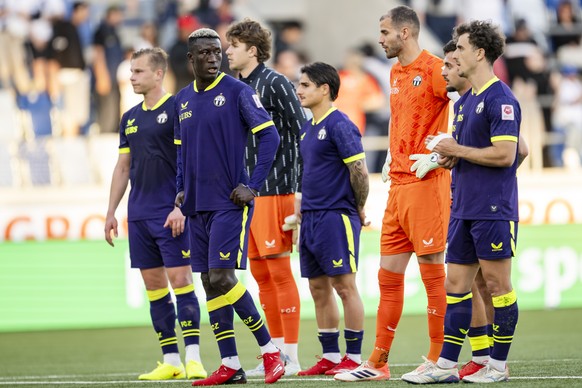 Deception des joueurs zurichois et du gardien Yanick Brecher (FCZ) lors de la rencontre de football de Relegation Group du championnat de Super League entre le FC Lausanne-Sport, LS, et le FC Zuerich, ...