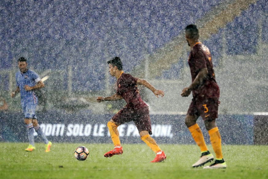 Roma&#039;s Diego Perotti controls the ball during a Serie A soccer match between Roma and Sampdoria at Rome&#039;s Olympic stadium, Sunday, Sept. 11, 2016. (AP Photo/Gregorio Borgia)