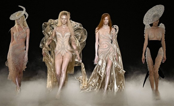 Iris Van Herpen Fall/Winter 20262027 Haute Couture Collection Fashion Show during Paris Fashion Week, July 6, 2026 Iris Van Herpen Haute Couture Fall/Winter 20262027 Collection Fashion Show, during Pa ...