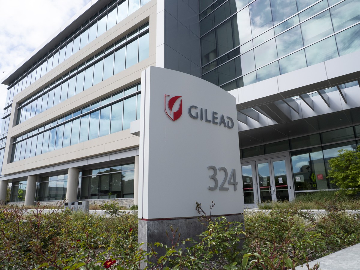 epa08369709 Exterior view of Gilead Sciences, Inc., Headquarter campus in Foster City, California, USA, 17 April 2020. According to a report, University of Chicago Medicine researchers saw 'rapid ...