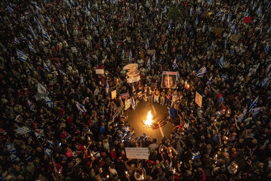 People protest against Israeli Prime Minister Benjamin Netanyahu&#039;s government and call for the release of hostages held in the Gaza Strip by the Hamas militant group in Tel Aviv, Israel, Saturday ...