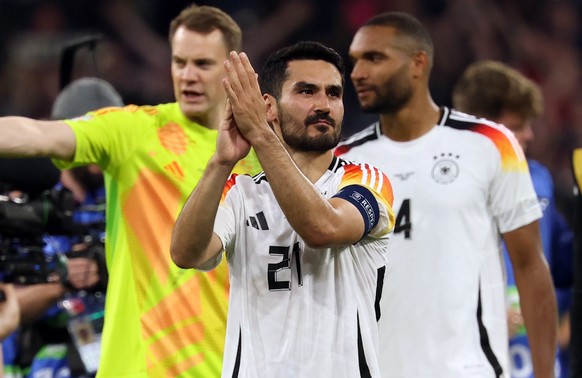 epa11411088 Ilkay Guendogan (C) of Germany applauds to fans after winning the UEFA EURO 2024 group A match between Germany and Scotland in Munich, Germany, 14 June 2024. EPA/FRIEDEMANN VOGEL