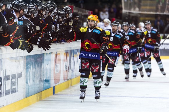 Der SC Bern kämpft sich gegen Leader Fribourg-Gottéron nach einem Fehlstart zum Sieg.