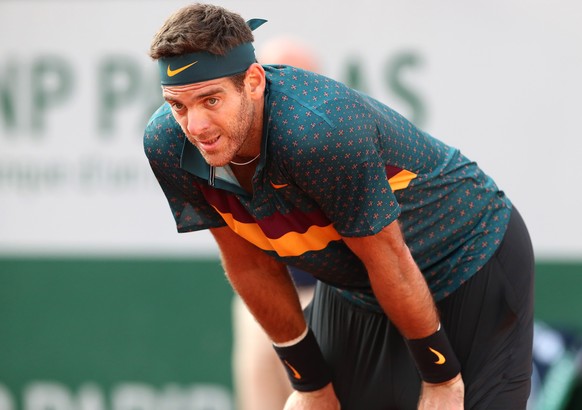 epa07623162 Juan Martin Del Potro of Argentina plays Karen Khachanov of Russia during their menâs round of 16 match during the French Open tennis tournament at Roland Garros in Paris, France, 03 Jun ...