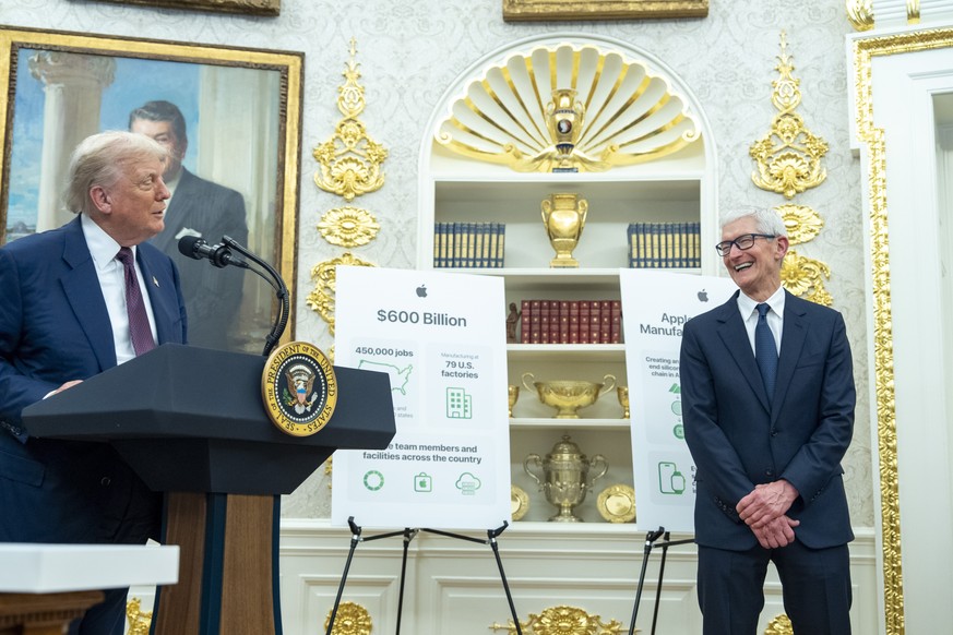 President Donald Trump speaks as he makes an announcement about Apple with Apple CEO Tim Cook in the Oval Office, Wednesday, Aug. 6, 2025, in Washington. (AP Photo/Alex Brandon)
Donald Trump,Tim Cook