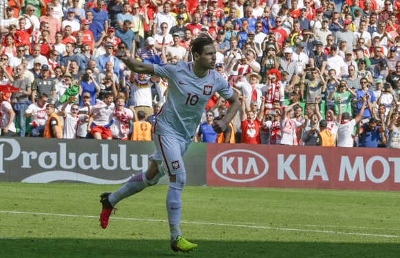 Poland&#039;s Grzegorz Krychowiak celebrates after scoring the winning penalty during a penalty shootout at the end of the Euro 2016 round of 16 soccer match between Switzerland and Poland, at the Geo ...