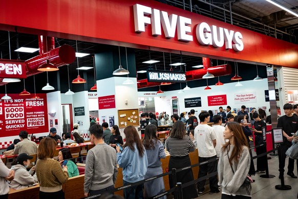 Five Guys 2nd Branch In Seoul Five Guys 2nd branch officially opened in Yeouido, Seoul, South Korea, October 13, 2023. Five Guys Enterprises, Five Guys is an American fast food chain focused on hambur ...