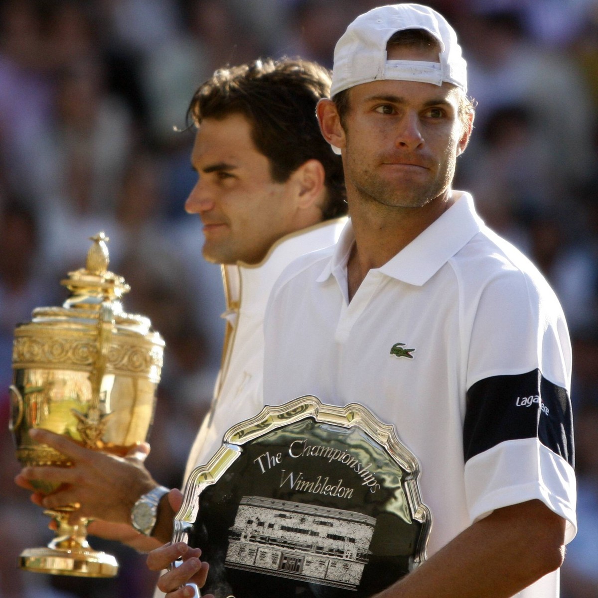 Bildnummer: 04594738 Datum: 05.07.2009 Copyright: imago/Xinhua
Siegerehrung Wimbledon 2009 mit Andy Roddick (USA, re.) und Sieger Roger Federer (Schweiz) - PUBLICATIONxNOTxINxCHN; Vdig, hoch, Sieg, S ...