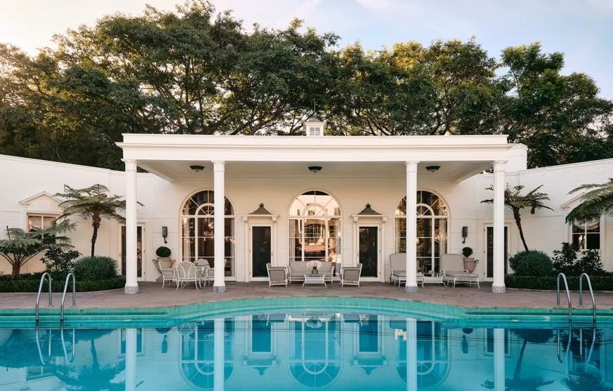 Eine Augenweide: Der Pool mit dazugehörigem Pavillon.