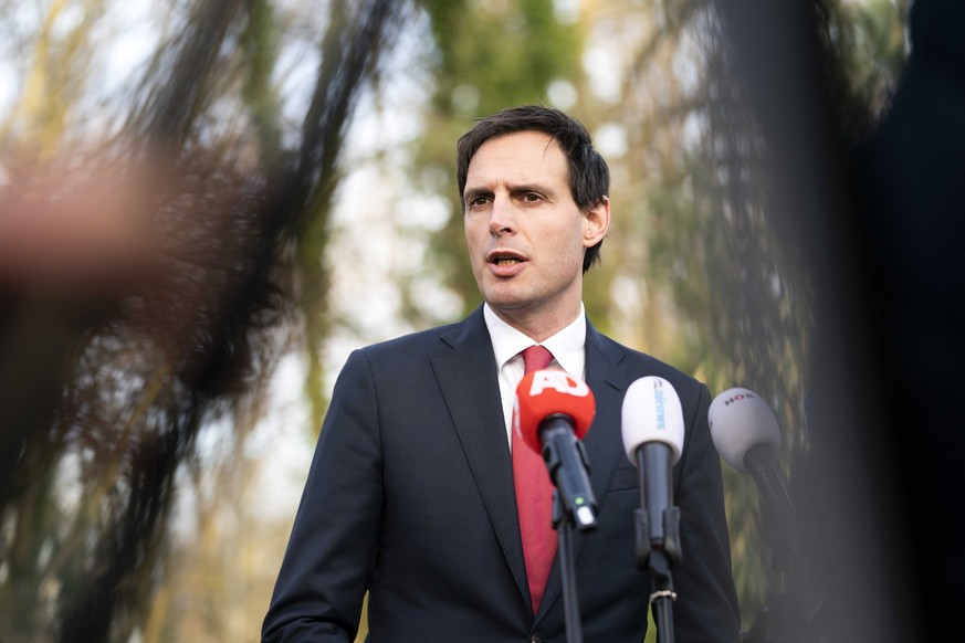 epa09750405 Wopke Hoekstra, Minister of Foreign Affairs, during a press conference about the situation in Ukraine, in Bussum, the Netherlands, 12 February 2022. The cabinet calls on all Dutch people t ...