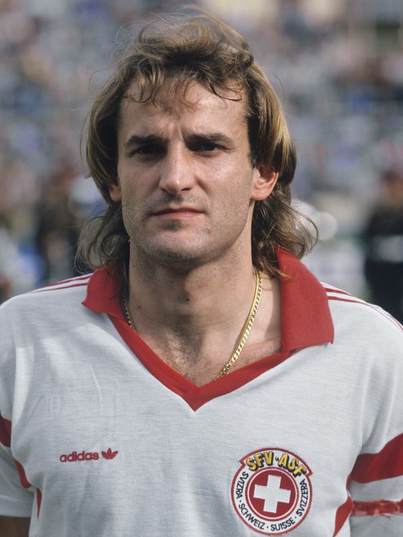 Der Schweizer Fussball-Nationalspieler Heinz Hermann beim EM-Qualifikationsspiel der Schweiz gegen Malta am 14. November 1987 in Malta. Hermann war in den Jahren 1978 bis 1991 im Kader der Schweizer F ...