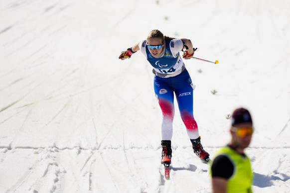 VAL DI FIEMME, ITALIEN 20260307 Tjeckiens Carina Edlingerova t�vlar i skidskytte 7,5km sprint i klassen f�r personer med synneds�ttning pa Tesero Cross-Country Skiing Stadium under Paralympics 2026. T ...