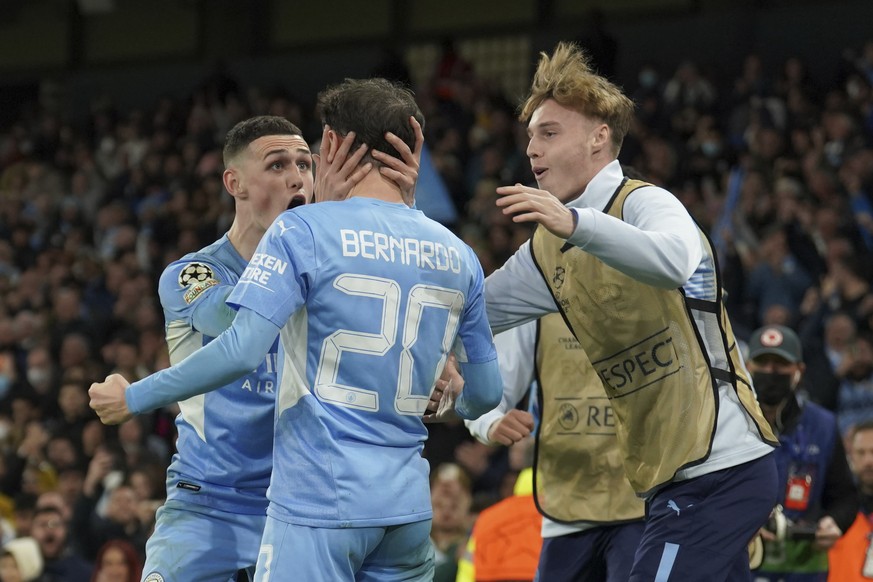 Manchester City&#039;s Bernardo Silva, center, celebrates after scoring his side&#039;s fourth goal during the Champions League semi final, first leg soccer match between Manchester City and Real Madr ...