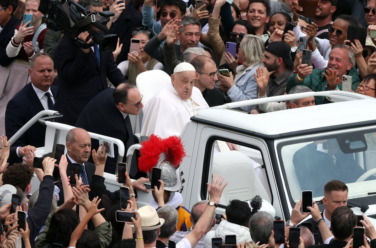 Pope Francis On The Popemobile After Holy Mass Of Easter Sunday Pope Francis on the Popemobile tours the square at the end of the Holy Mass on Easter Sunday and Urbi et Orbi Blessing in Saint Peters S ...