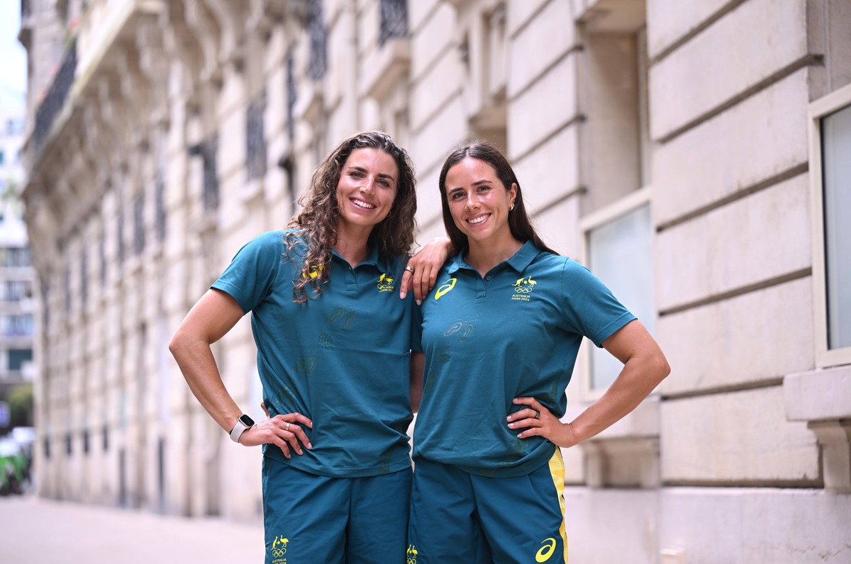 OLY24 CANOE SLALOM PRESSER, Australian Canoe Slalom athletes Jess Fox, Noemie Fox pose for a photograph ahead the Paris 2024 Olympic Games, Olympische Spiele, Olympia, OS Paris, Sunday, July 21, 2024. ...