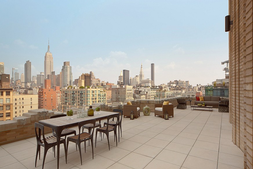 Wir bleiben in New York. Zehn Millionen kostete die Wohnung zu diesem Balkon mit Aussicht. Wer darf hier zmörgele? A: Nicole Kidman B: Harrison Ford C: Cameron Diaz