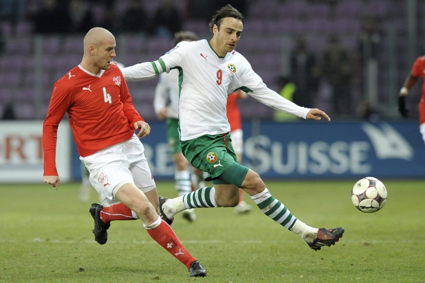 Bulgarian forward Dimitar Berbatov, right, fights for the ball with Swiss defender Philippe Senderos, left, during an international friendly test game between Switzerland and Bulgaria at the Stade de ...