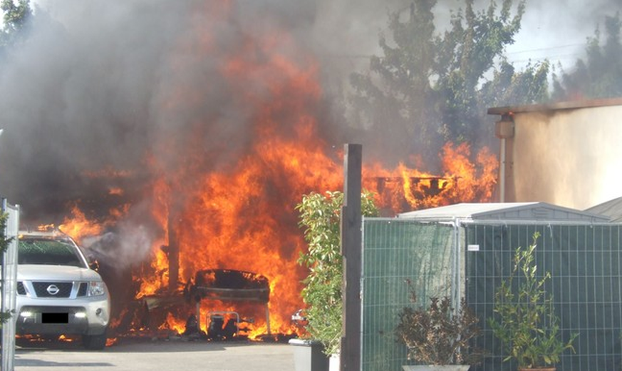 In Therwil brannte vergangenen Dienstag ein Werkhof ab.