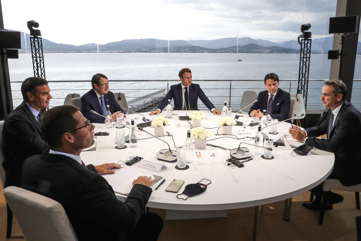epa08659402 French President Emmanuel Macron (C) opens the plenary session of the seventh MED7 Mediterranean countries summit with (From L) Malta's Prime Minister Robert Abela, Spain's Prime ...