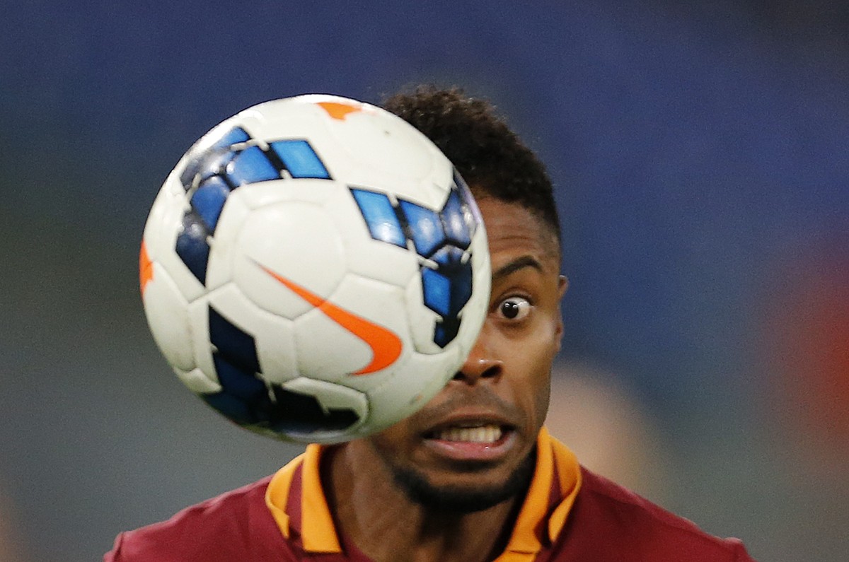 Ganzer Ball, halber&nbsp;Michel Bastos.