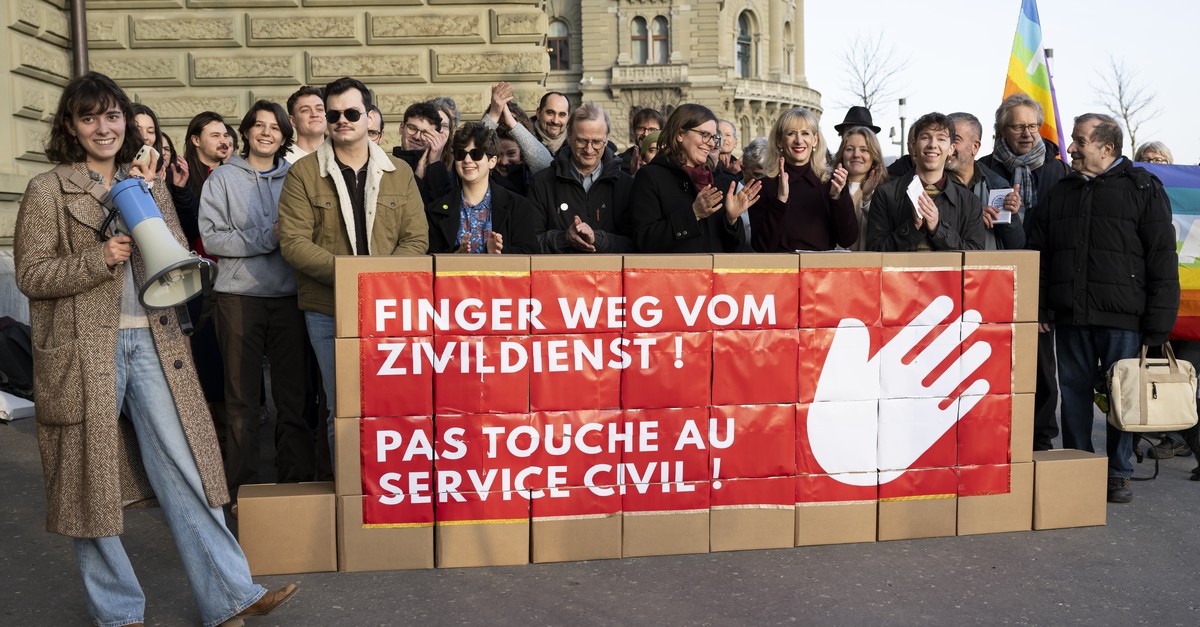 57-000-Unterschriften-gegen-h-here-Zugangsh-rden-zum-Zivildienst