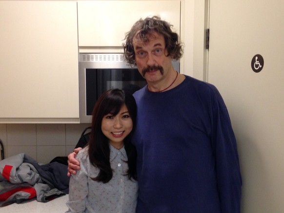 Dave Thompson, 2017, mit Komikerin Yuriko Kotani.