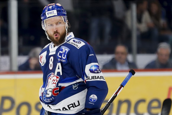 Der Zuercher Doppeltorschuetze Kevin Klein nach dem Tor zum 3-1, waehrend dem Eishockey-Meisterschaftsspiel der National League zwischen den ZSC Lions und dem HC Lugano, am Donnerstag, 19. Oktober 201 ...