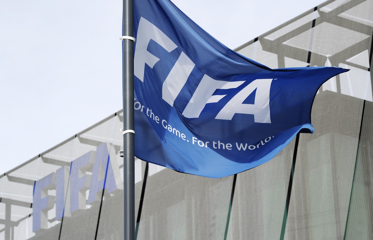Hoch über Zürich wird das Ende der alten FIFA eingeläutet.
