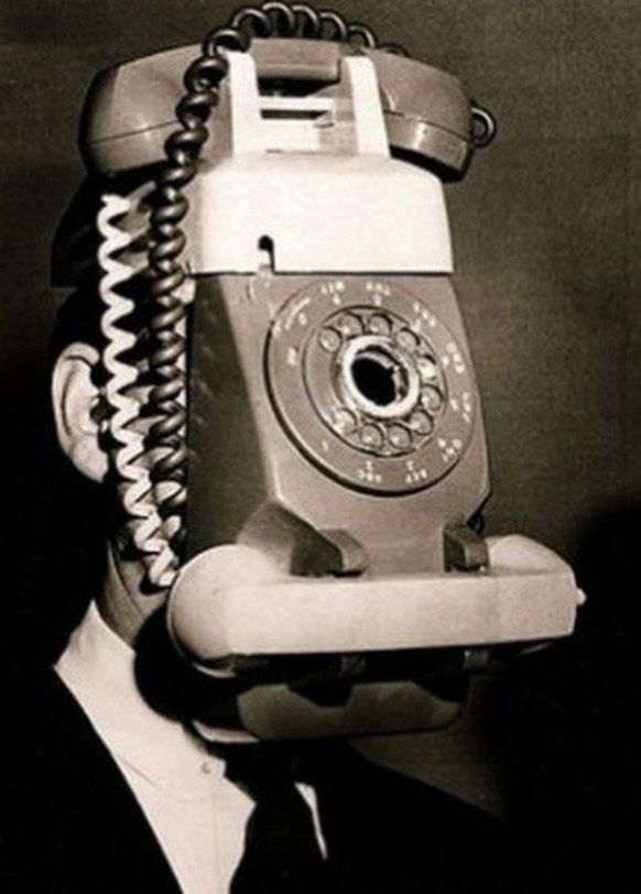 Glück ist, wenn ein Mann einfach so ein Telefon vor dem Gesicht hat. 