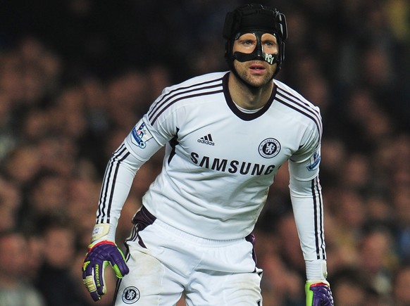 LONDON, ENGLAND - NOVEMBER 20: Goalkeeper Petr Cech of Chelsea looks on during the Barclays Premier League match between Chelsea and Liverpool at Stamford Bridge on November 20, 2011 in London, Englan ...