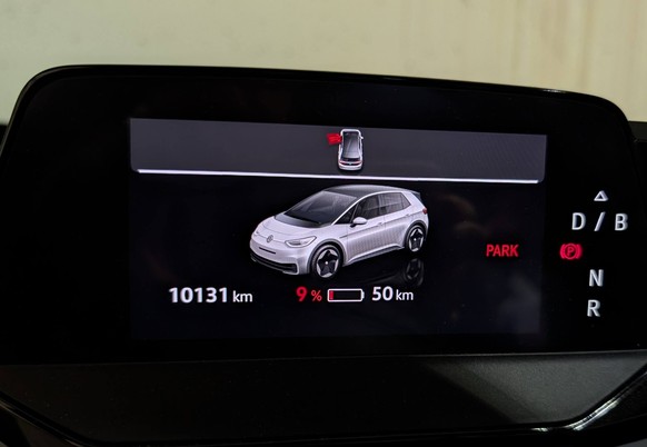 Alle E-Autos im Test warnten rechtzeitig. Selbst bei 0 Prozent auf der Anzeige gibt es noch eine Notreserve.