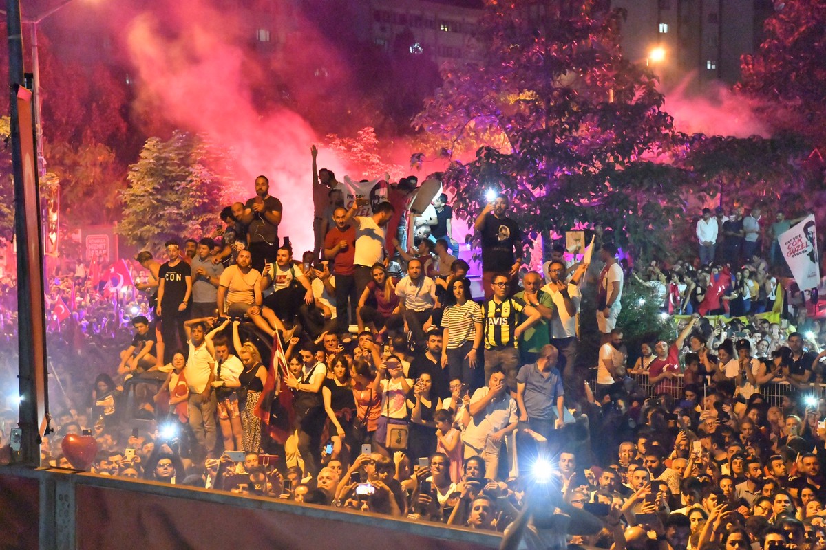 epa07669617 A handout photo made available by the CHP Press office shows thousands of supporters of Republican People's Party (CHP) candidate for mayor of Istanbul Ekrem Imamoglu as they gather d ...