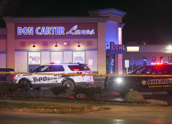 Rockford police and other law enforcement agencies investigate the scene of a shooting at a bowling alley Saturday, Dec. 26, 2020, in Rockford, Ill. (Scott P. Yates/Rockford Register Star via AP)