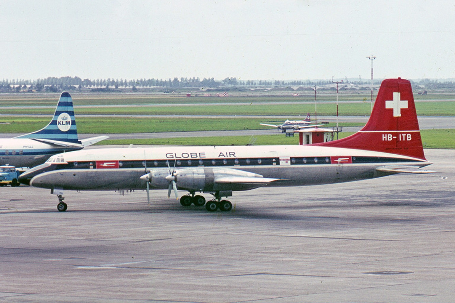 Die spätere Unglücksmaschine «Britannia» der Globe Air auf dem Amsterdamer Flugplatz Schiphol.&nbsp;