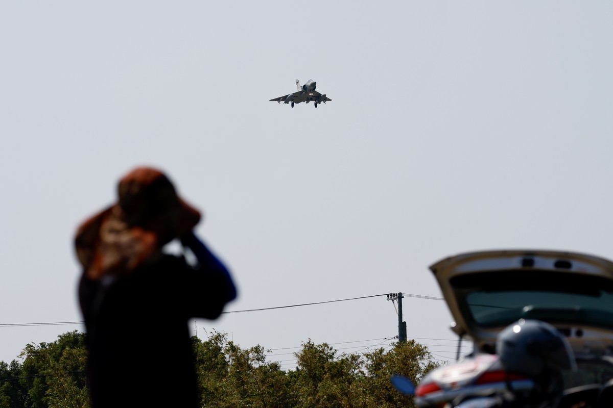 epa11657890 A Taiwan Air Force Mirage 2000 fighter jet makes an approach for landing inside the airbase in Hsinchu, Taiwan, 14 October 2024. China announced on 14 October that it will conduct the  ...