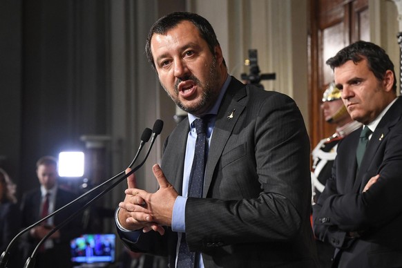 epa06736584 The League (Lega) party&#039;s leader Matteo Salvini (L) addresses the media after a meeting with Italian President Sergio Mattarella at the Quirinal Palace, Italy, Rome, 14 May 2018. M5S  ...