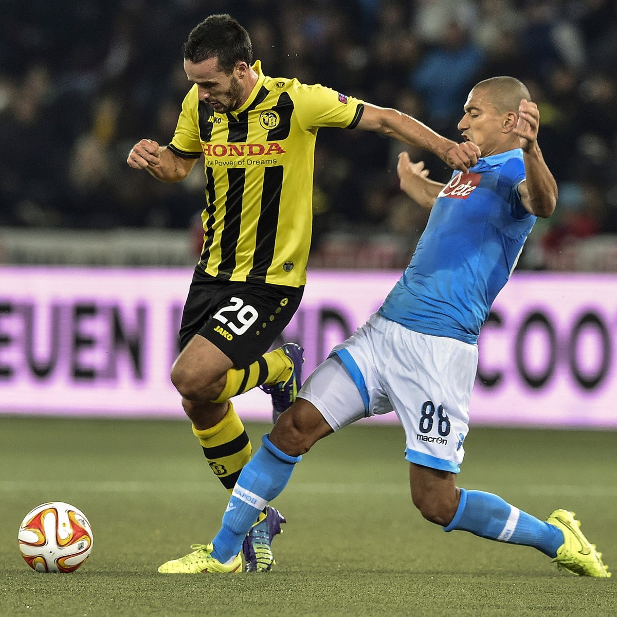 Bern's Raphael Nuzzolo, left, fights for the ball with Napoli's Goekhan Inler during their Europa League Group I stage match between Switzerland's Young Boys Bern and Italy's SSC N ...