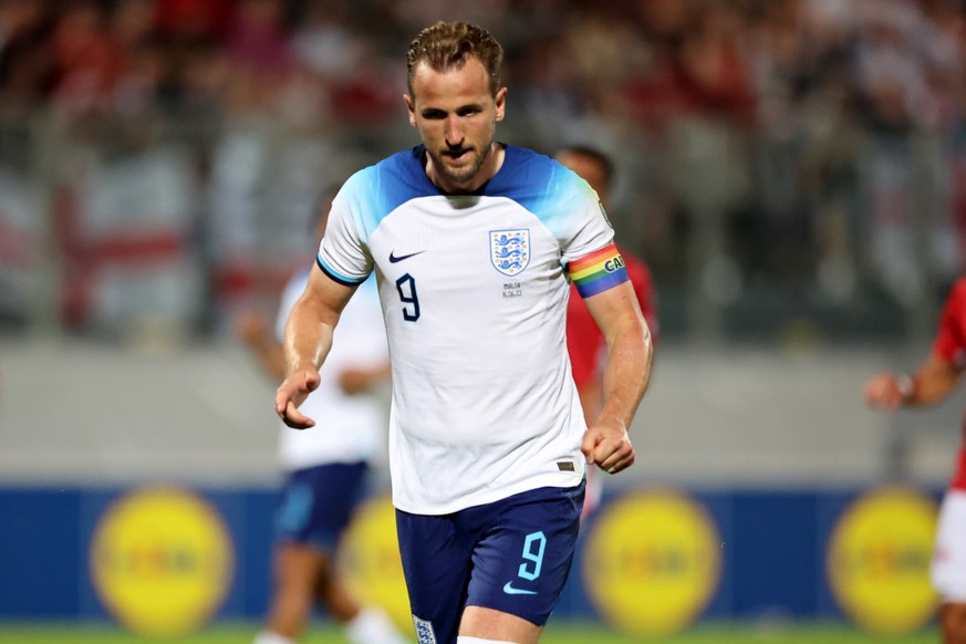 epa10695718 England&#039;s Harry Kane celebrates after scoring from the penalty spot during the UEFA European Qualifiers soccer match between Malta and England in Ta? Qali, Malta, 16 June 2023. EPA/Do ...