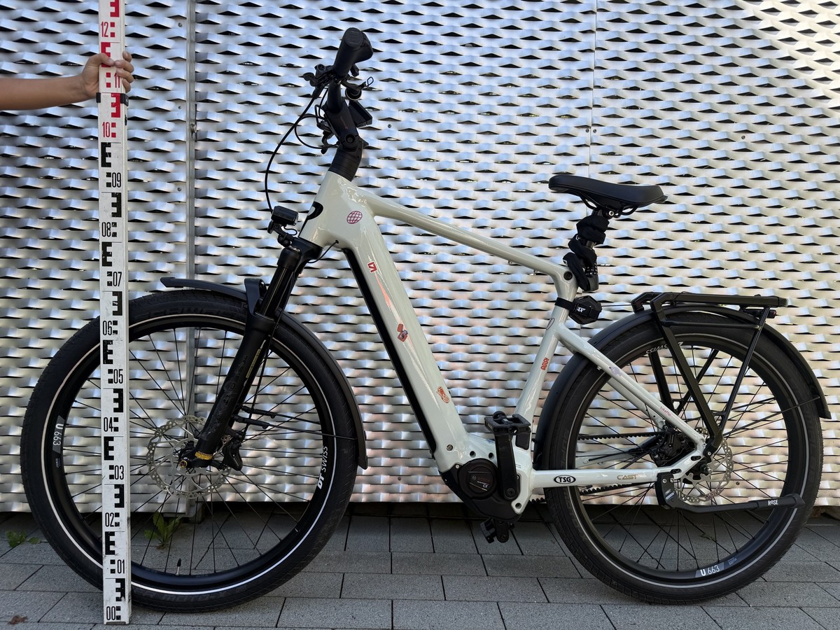 Dieses E-Bike wurde neben dem verletzten Fahrer gefunden.