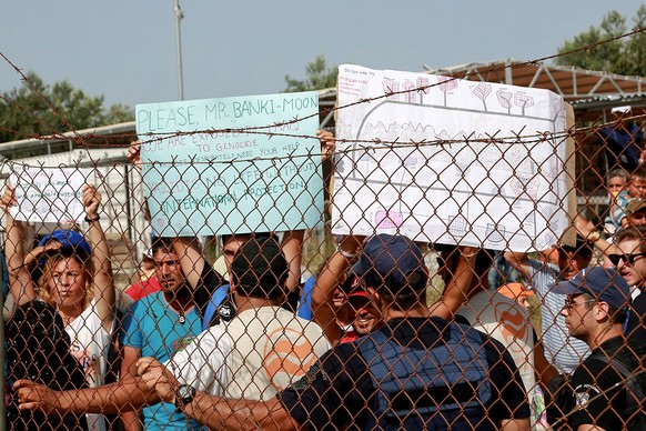 Flüchtlinge in einem Lager in Griechenland: In den kommenden Wochen reisen 30 Asylsuchende in die Schweiz.