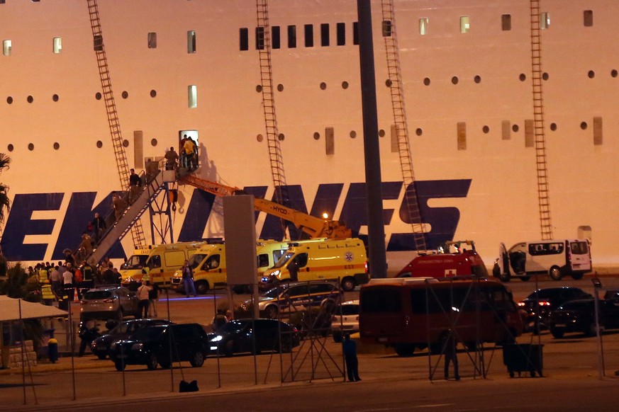 epa06980124 Passengers evacuate the ship as firefighters try to extinguish a fire that broke out in the garage of &#039;Eleftherios Venizelos&#039; ferry at the port of Piraeus, Greece, 29 August 2018 ...