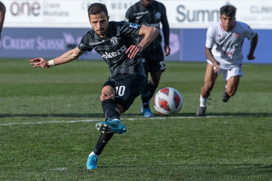 Zuerichs Antonio Marchesano trifft mittels Penalty zum 1-1 im Fussball Meisterschaftsspiel der Super League zwischen dem FC Sion und dem FC Zuerich, am Sonntag, 20. Februar 2022, im Stadion Tourbillon ...