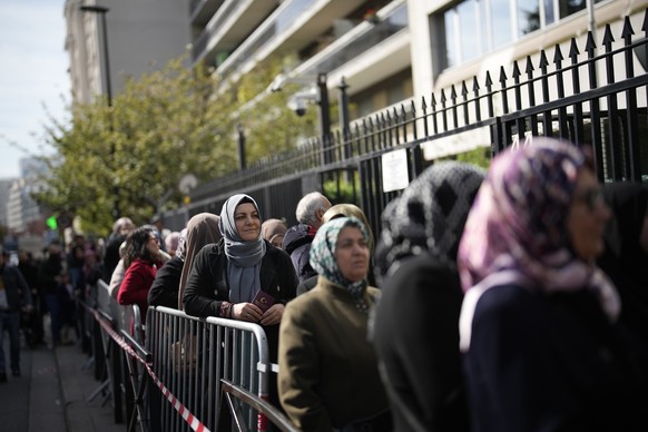 Turkish citizens queue to vote, outside the Turkish consulate, Thursday, April 27, 2023 Boulogne-Billancourt, outside Paris. The voting for the upcoming Turkish election begins on Thursday, with Turki ...