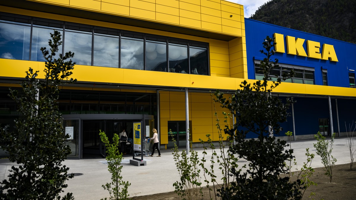 Une vue du nouveau magasin Ikea, le premier en Valais le mercredi 10 avril 2024 a Riddes. (KEYSTONE/Jean-Christophe Bott)