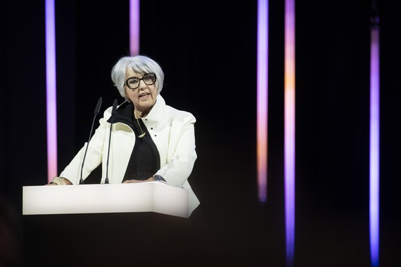 Bundesraetin Elisabeth Baume-Schneider haelt die Laudatio fuer Villi Hermann, der mit dem Ehrenpreis ausgezeichnet wird, bei der Verleihung vom Schweizer Filmpreis "Quartz 2026" am Freitag,  ...